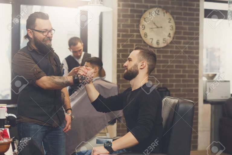 barber shop elegant avec clients satisfaits