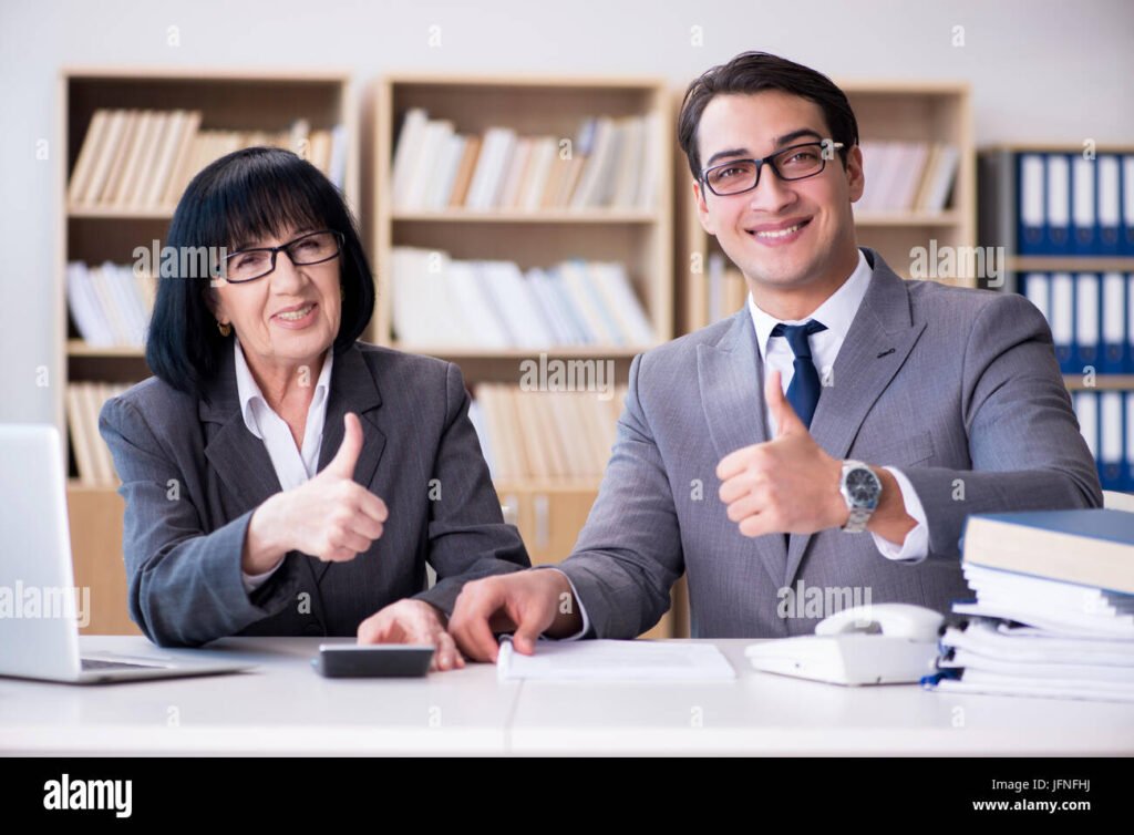 couple en discussion au bureau