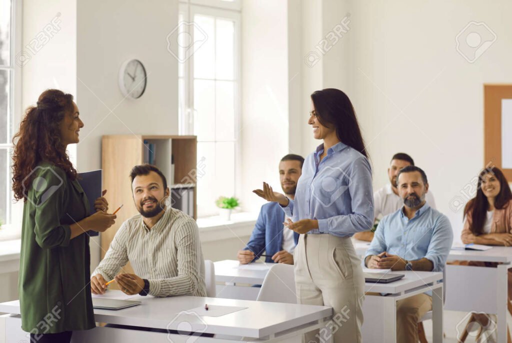 etudiants en reunion discutant dopportunites professionnelles