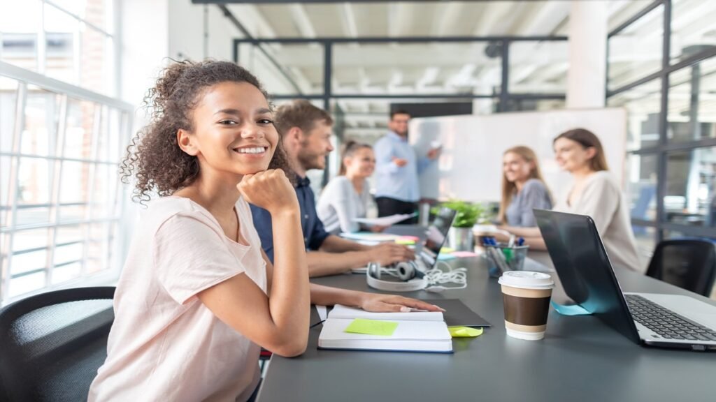 etudiants en stage dans une entreprise