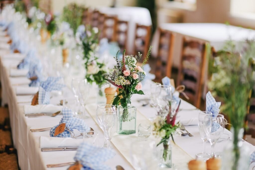 repas daffaires sur une table elegante