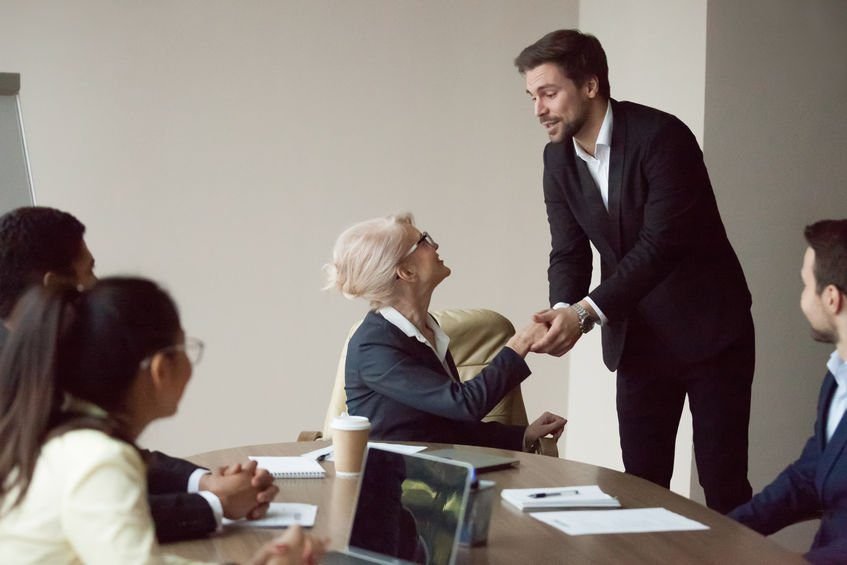 Pourquoi dire « merci par avance de votre retour » est-il important