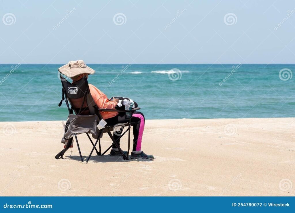 une personne se reposant sur une plage